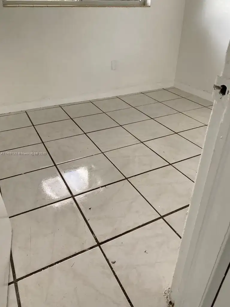 2181 NW 91st St, Miami FL 33147 photo 5