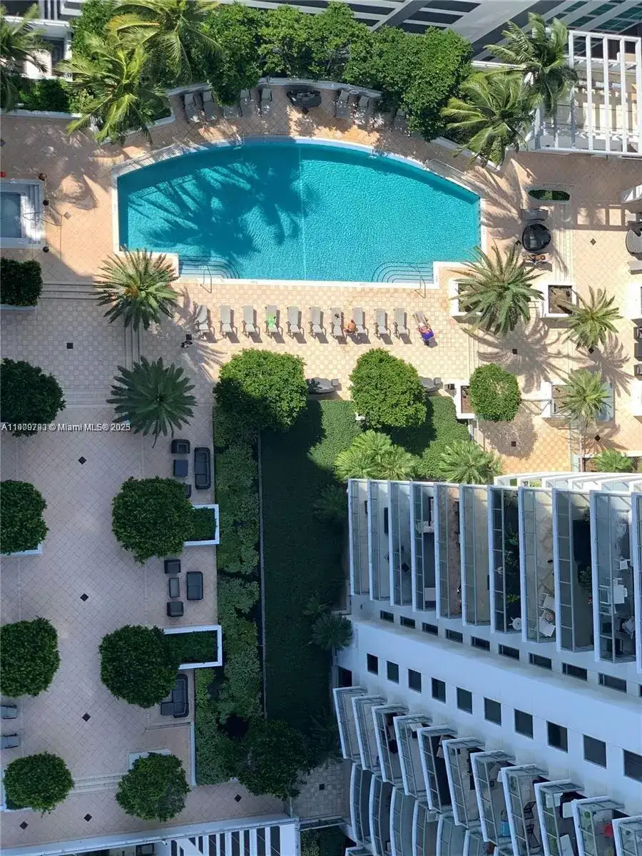 1060 Brickell Ave # 1701, Miami FL 33131 photo 3