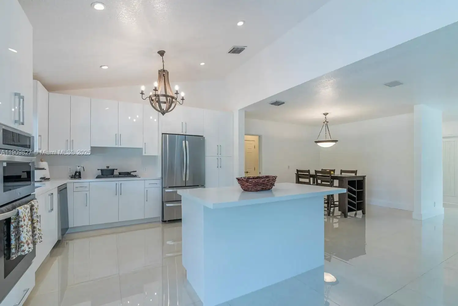 8425 SW 185th St, Cutler Bay FL 33157 photo 2