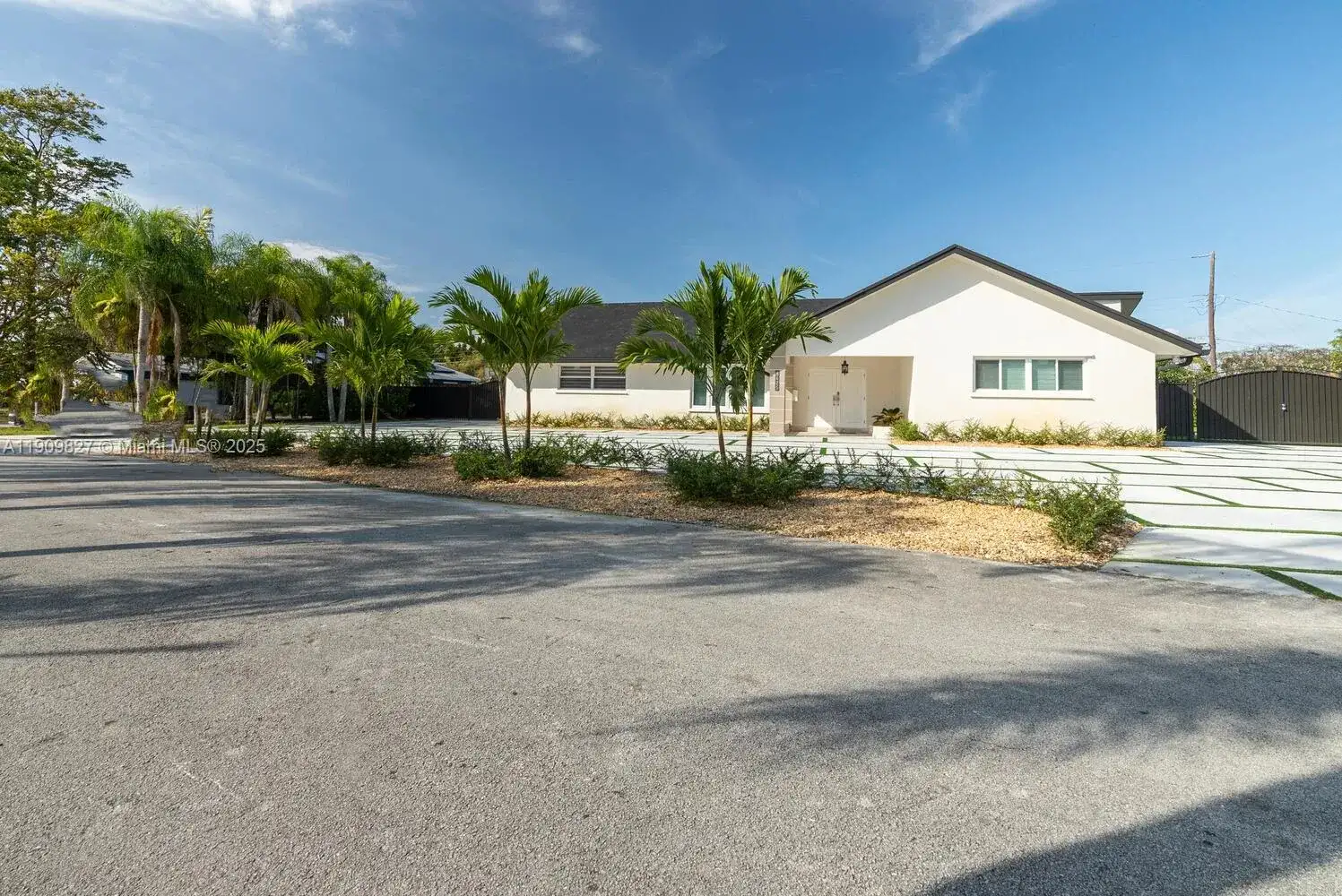 8425 SW 185th St, Cutler Bay FL 33157 photo 3