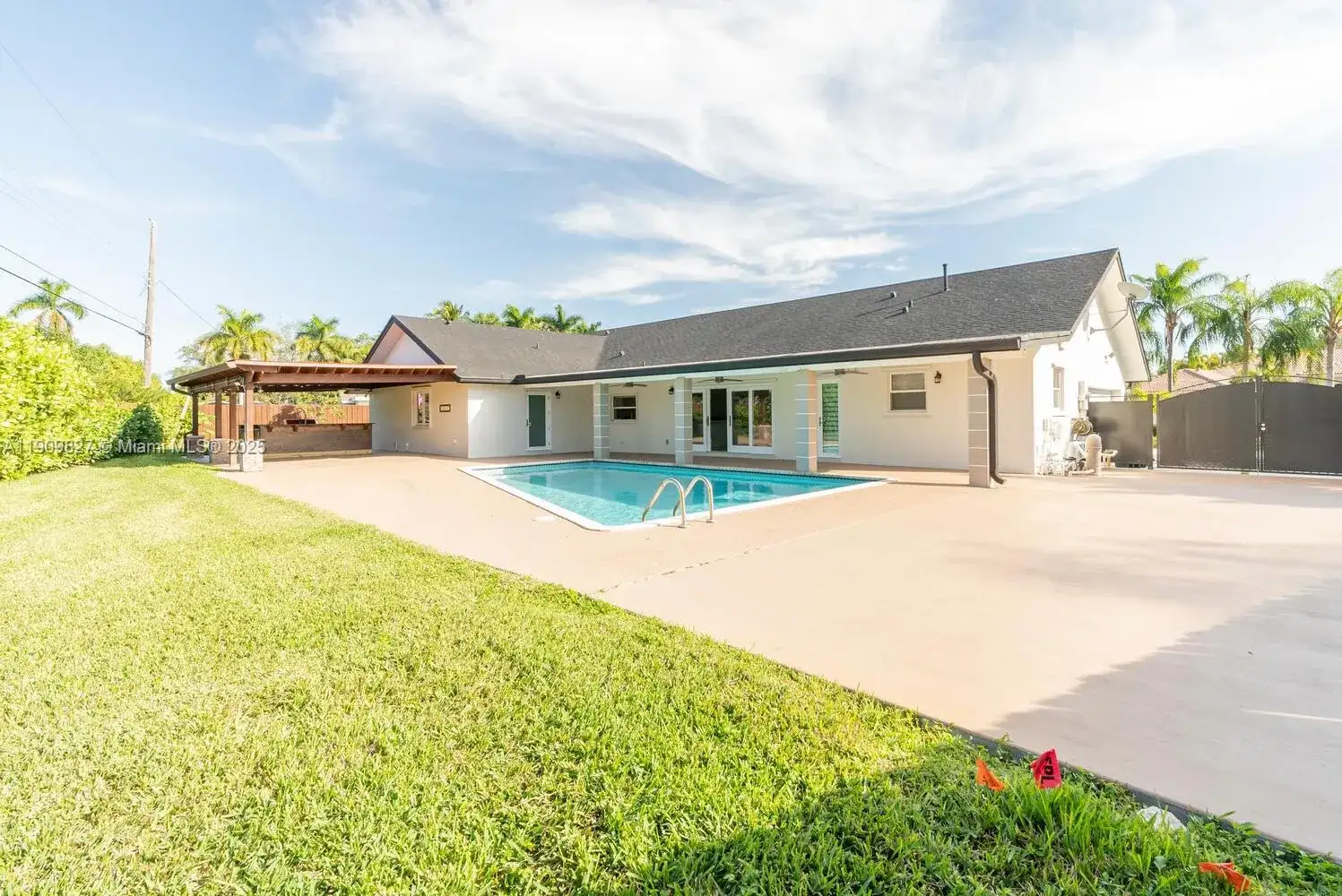 8425 SW 185th St, Cutler Bay FL 33157 photo 4