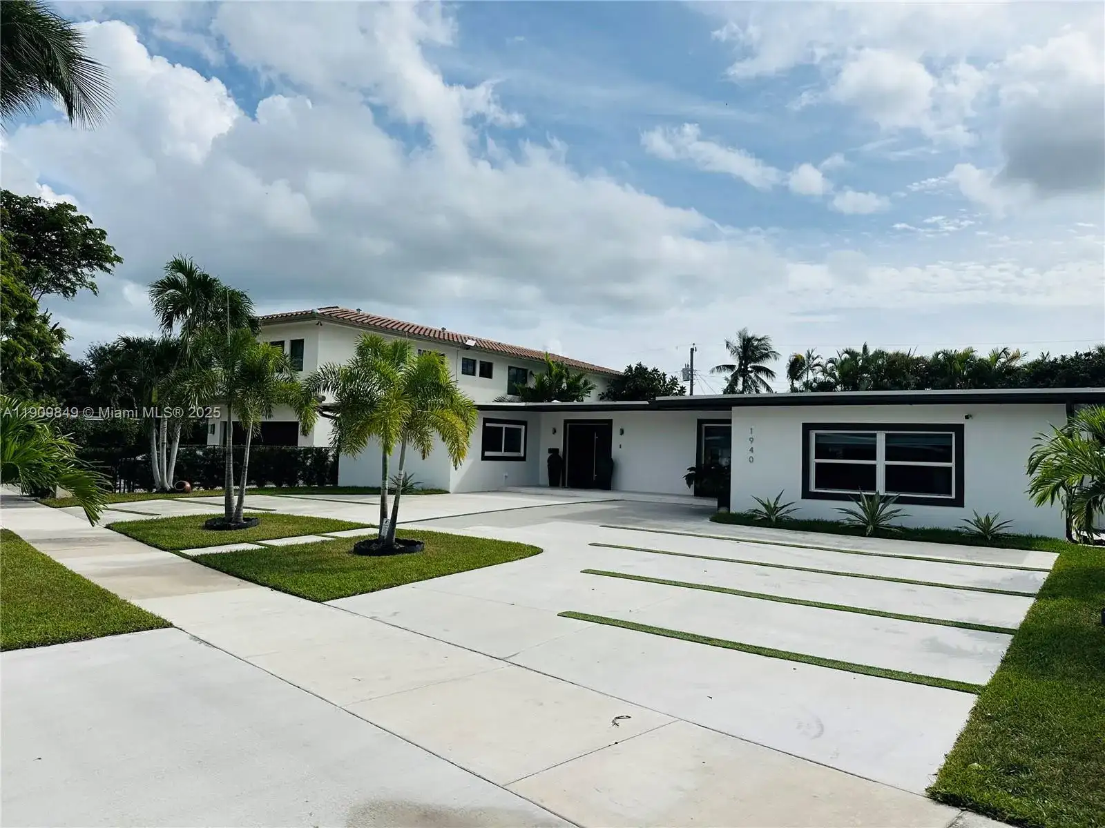 1940 NE 186th Dr, North Miami Beach FL 33179 photo 4