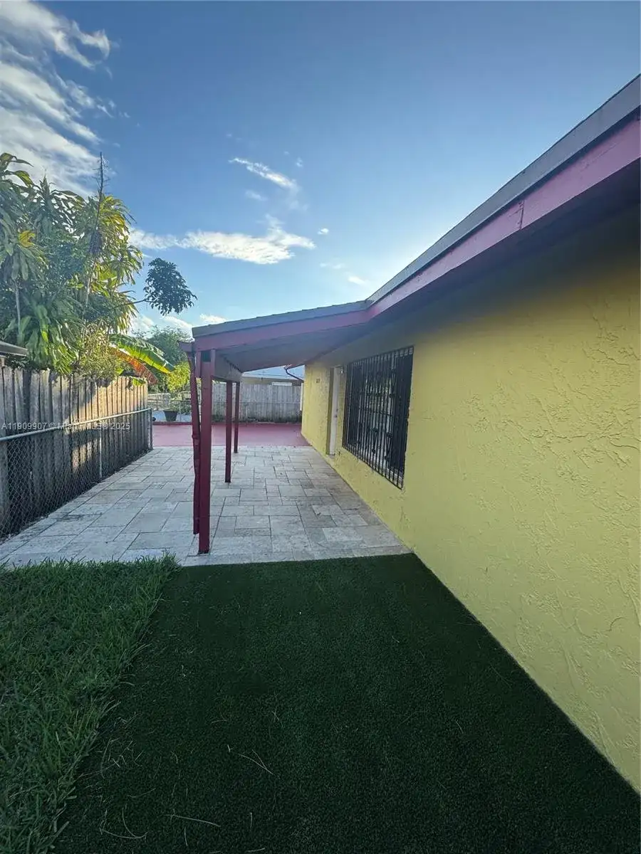 20769 NW 41st Ave Rd, Miami Gardens FL 33055 photo 2
