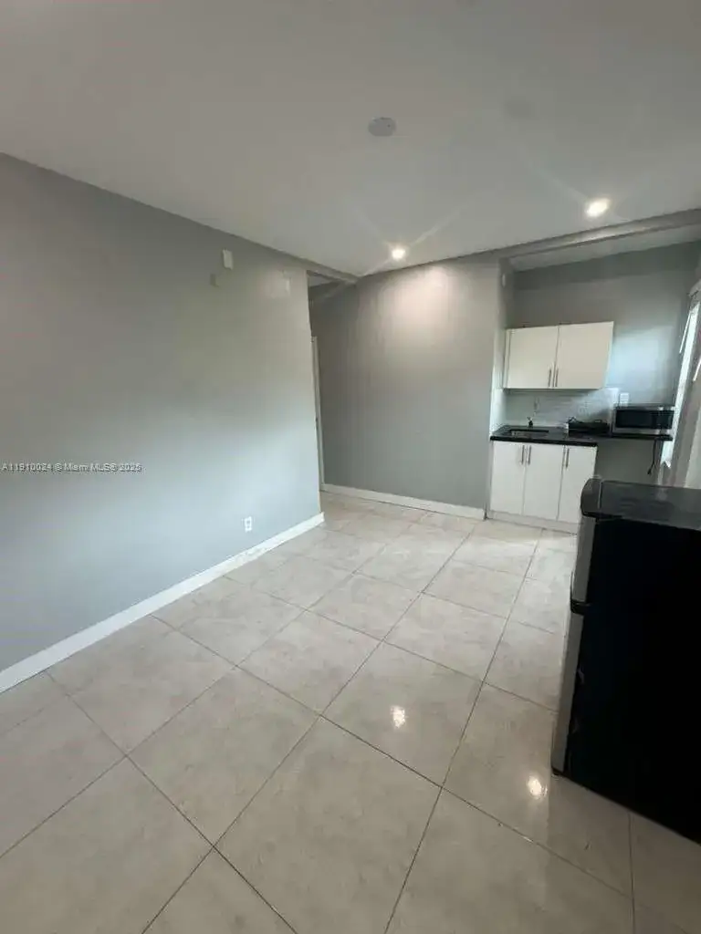 319 W 28th St # 15, Miami Beach FL 33140 photo 2