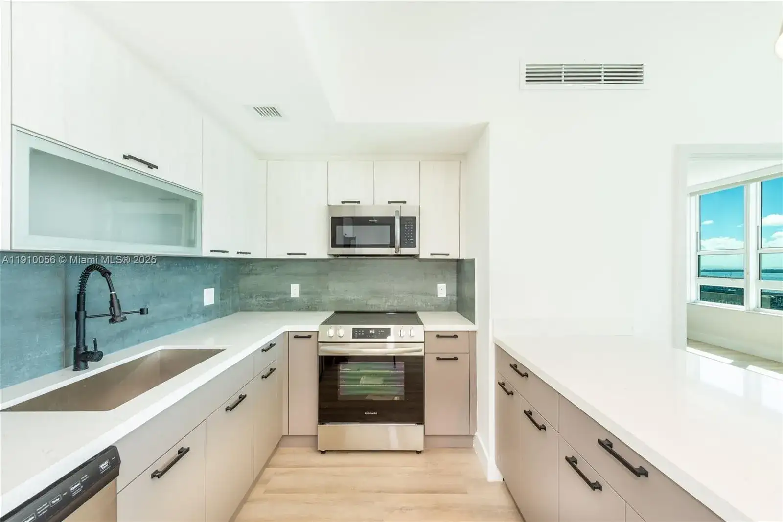 950 Brickell Bay Dr # 4007, Miami FL 33131 photo 5
