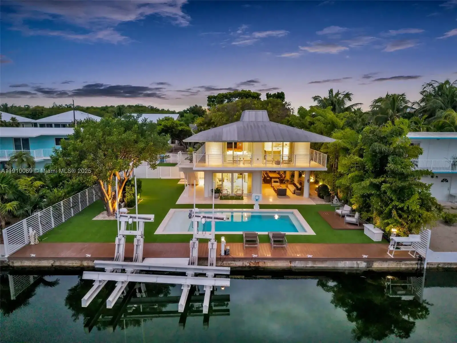165 Ocean Dr, Tavernier FL 33070 photo 2