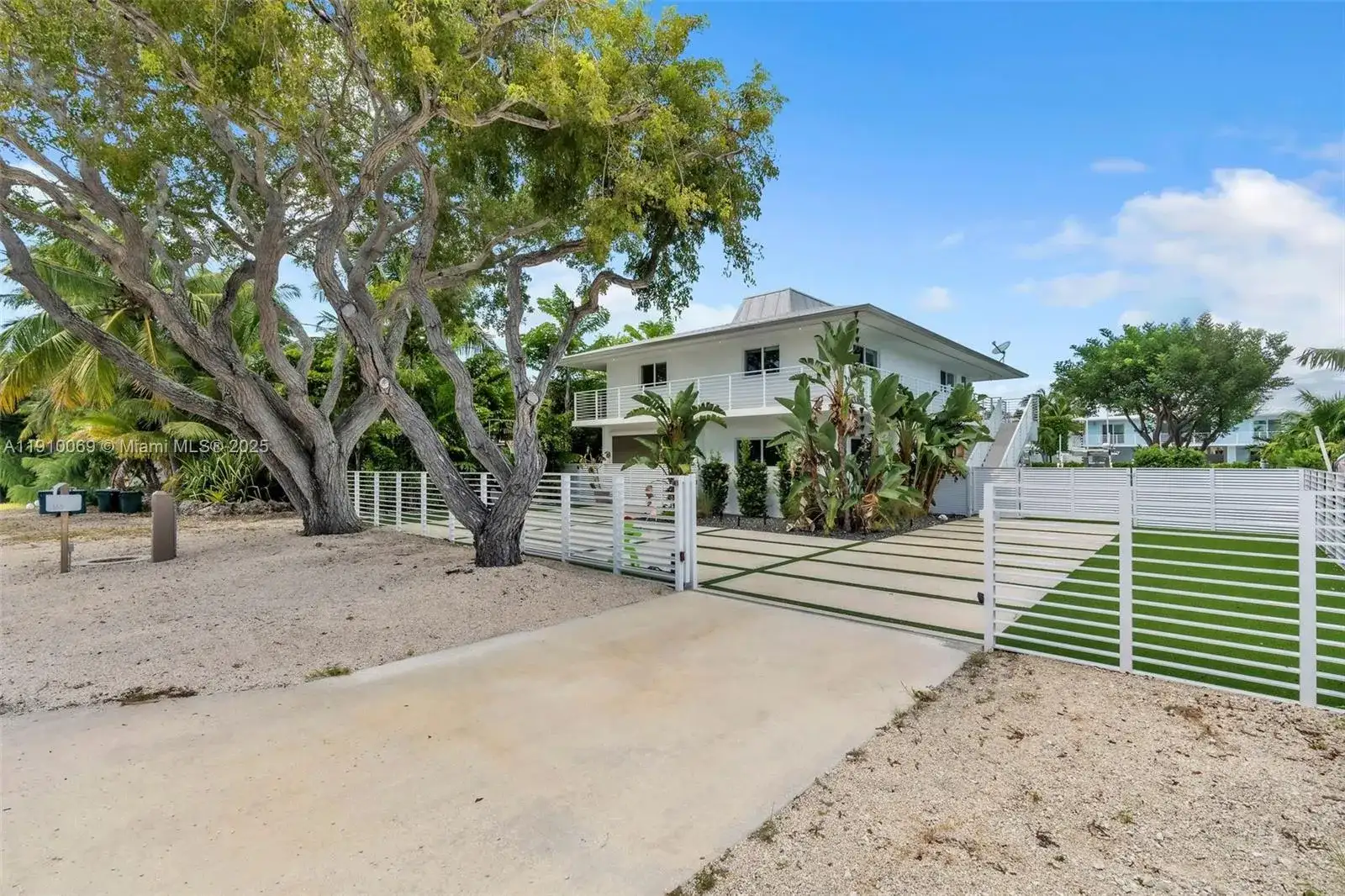 165 Ocean Dr, Tavernier FL 33070 photo 3