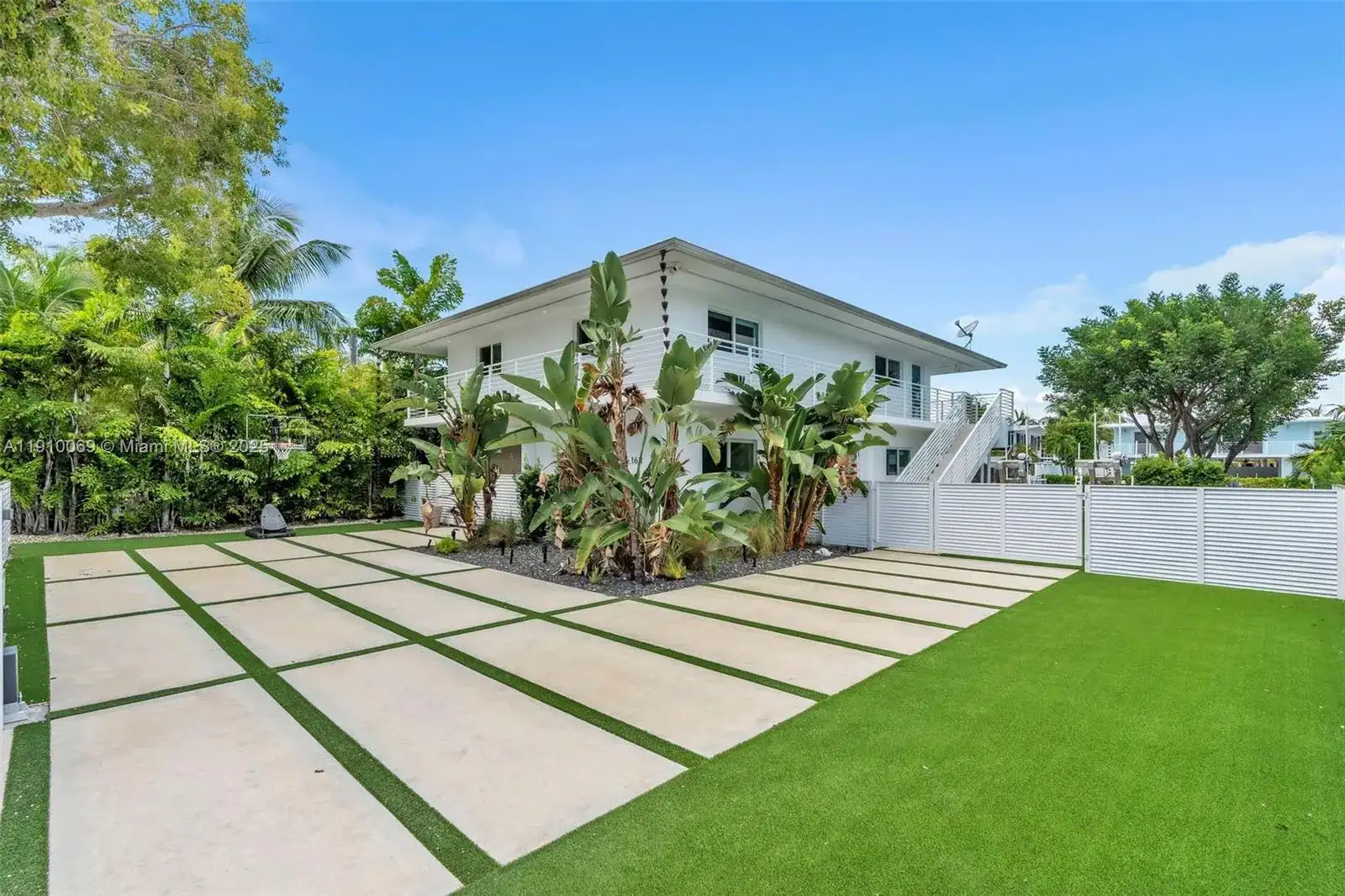 165 Ocean Dr, Tavernier FL 33070 photo 4
