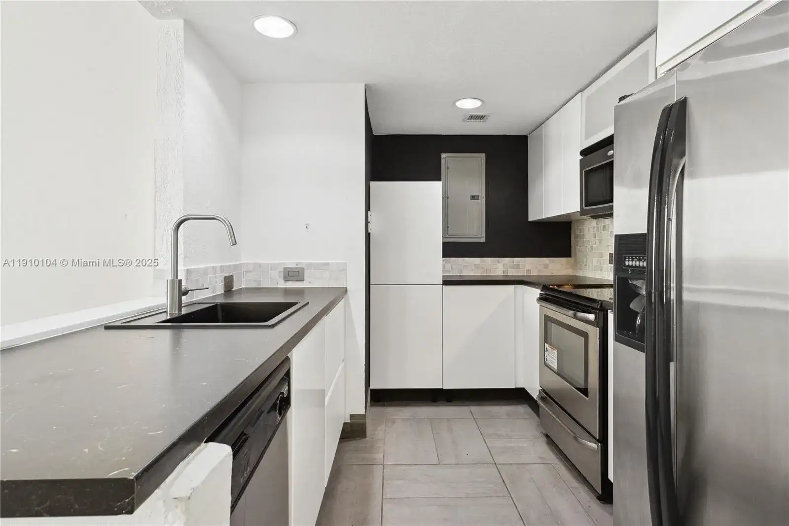 36 NW 6th Ave # 4, Miami FL 33128 photo 3