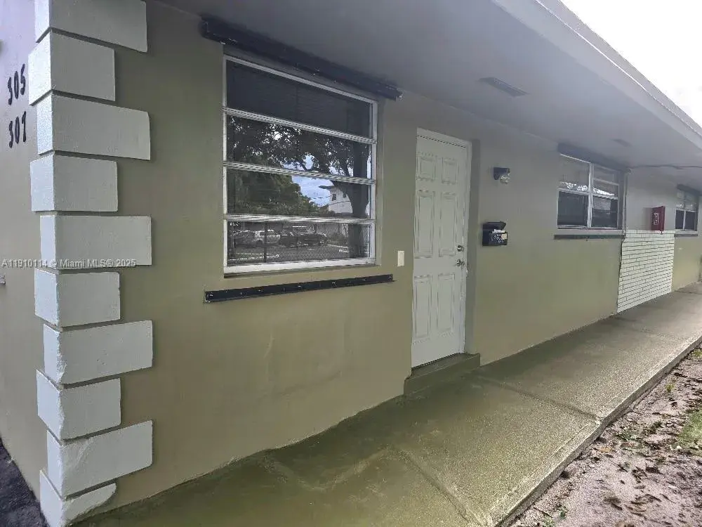 305 N 61st Ave # 1, Hollywood FL 33024