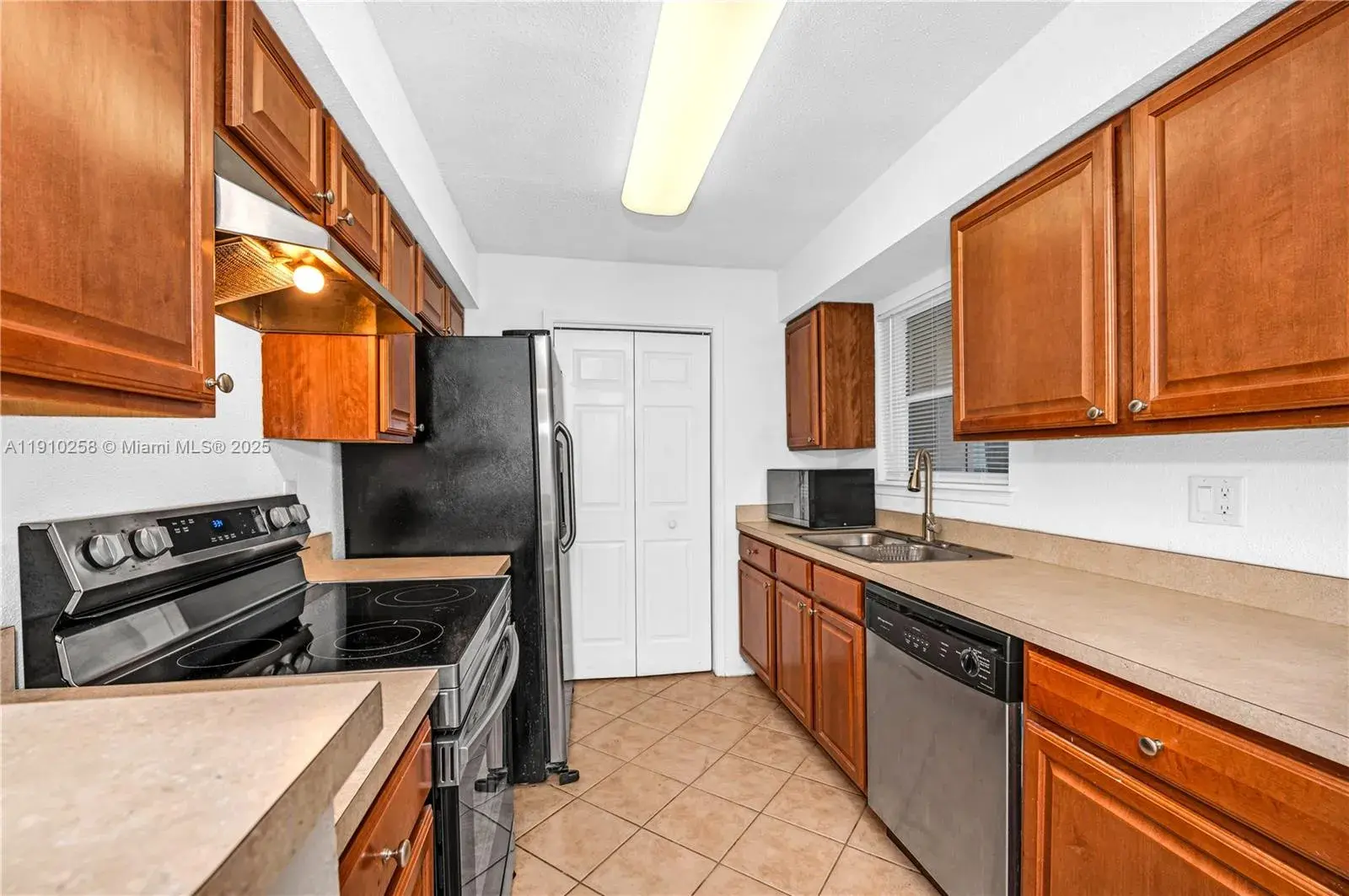 833 Riverside Dr # 811, Coral Springs FL 33071
