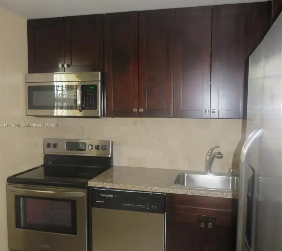 220 SW 9th Ave # 105, Hallandale Beach FL 33009