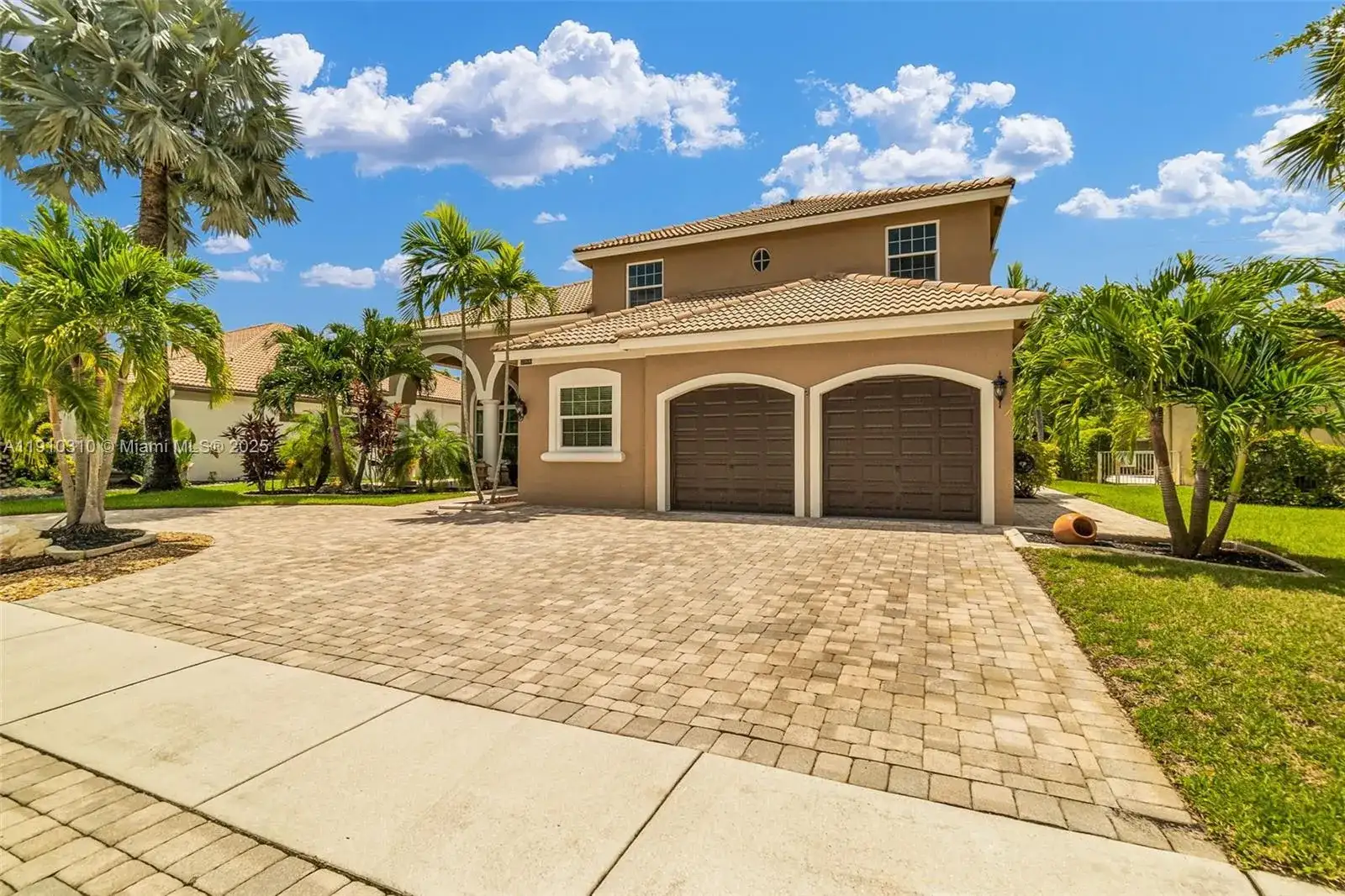 15974 SW 16th St, Pembroke Pines FL 33027 photo 2