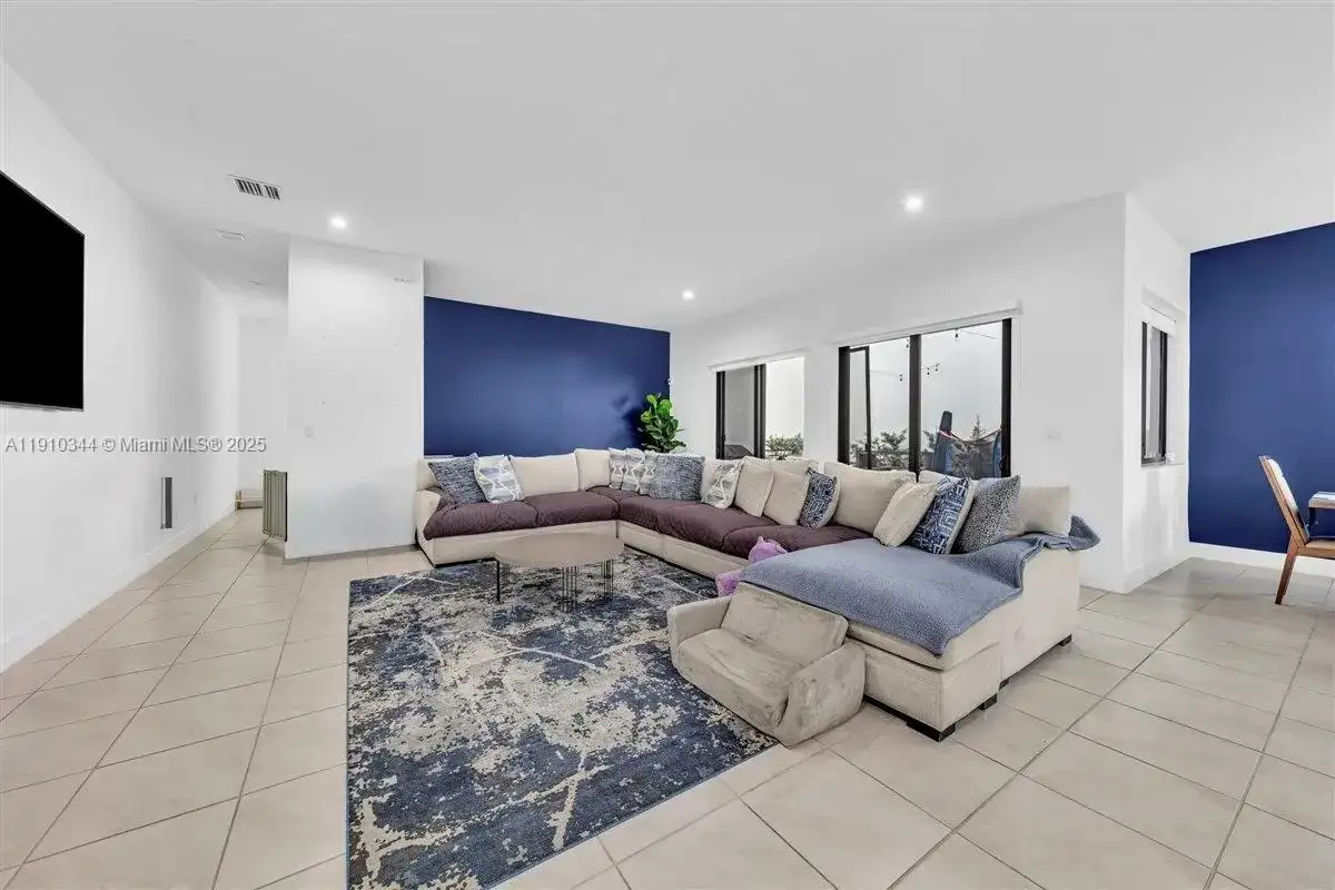 4346 NW 81st Ave, Doral FL 33166 photo 4