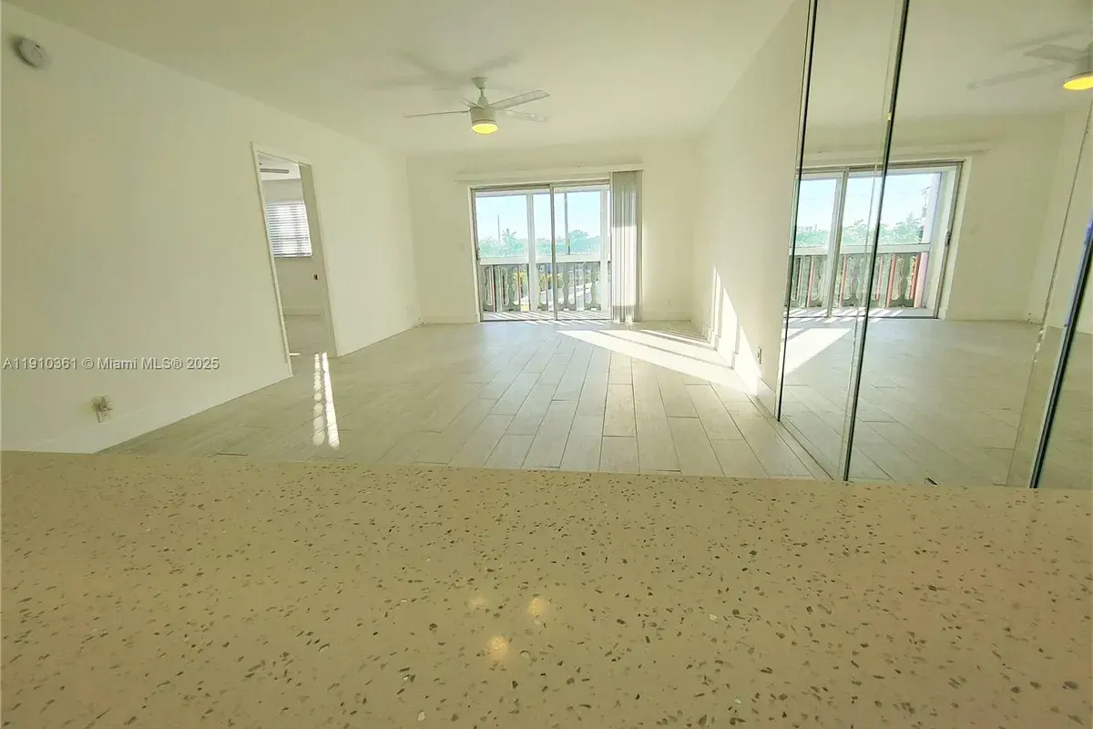 215 SE 3rd Ave # 307C, Hallandale Beach FL 33009