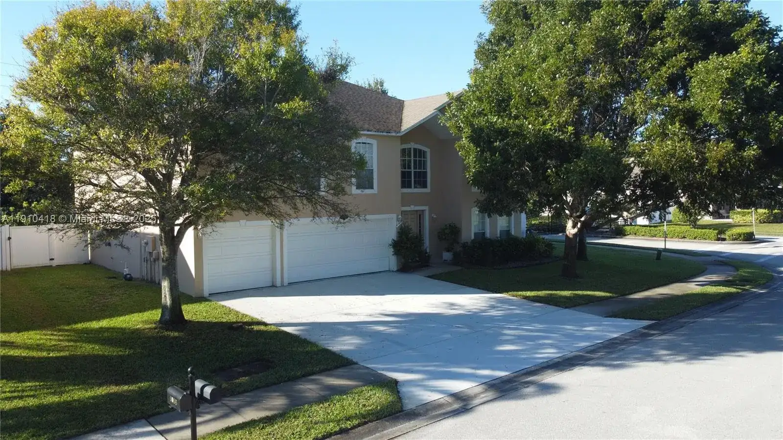 6057 Ridge Lake Cir, Vero Beach FL 32967 photo 2