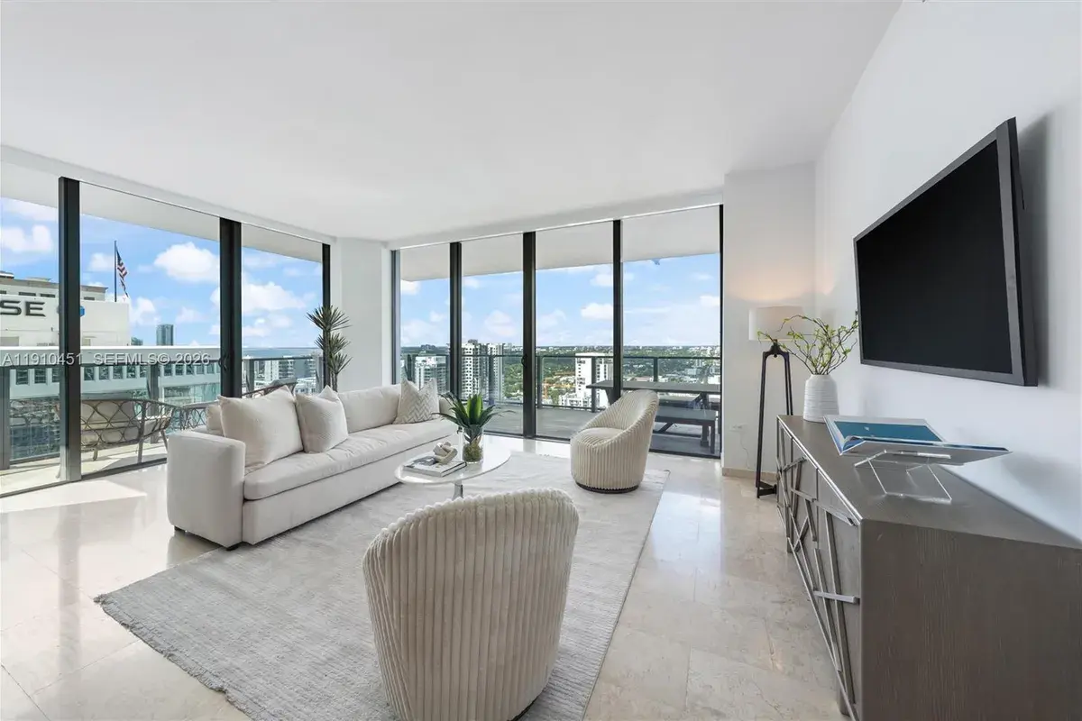 88 SW 7th St # 2602, Miami FL 33130