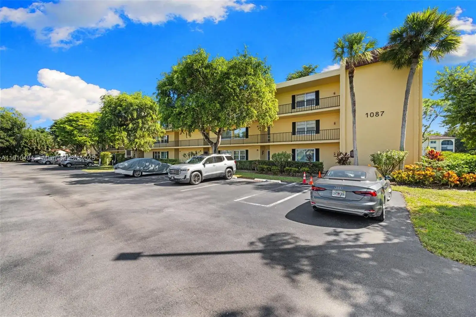 1087 Forest Lakes Drive # 309, Naples FL 34105 photo 2