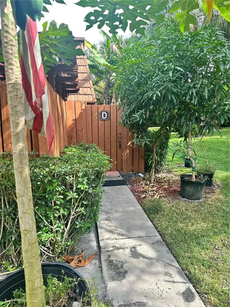 9156 SW 23rd St # D, Davie FL 33324