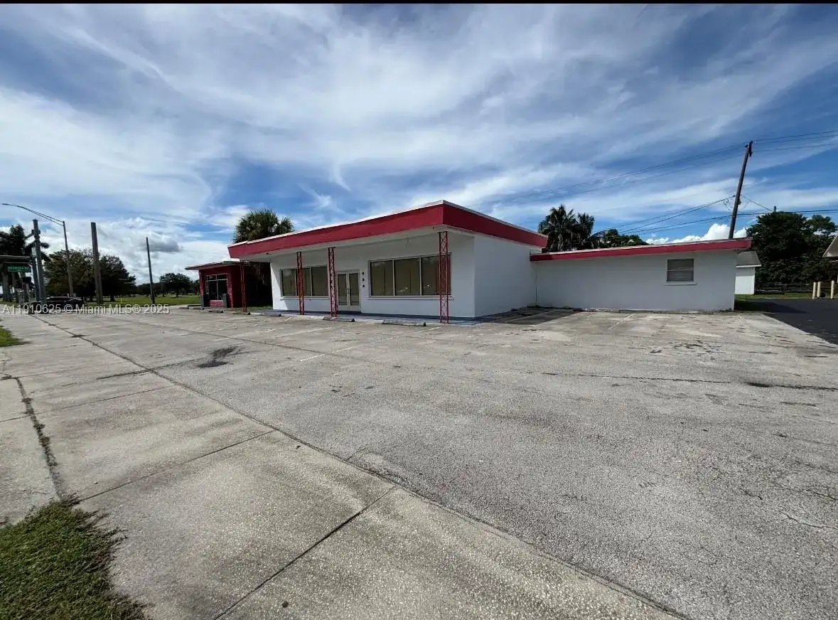 441 W Sugarland Hwy, Clewiston FL 33440 photo 2