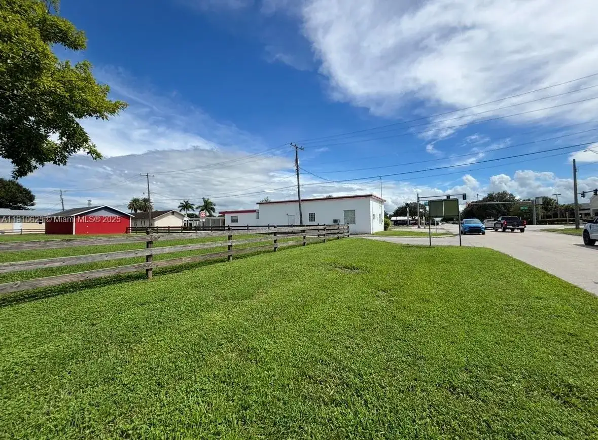 441 W Sugarland Hwy, Clewiston FL 33440 photo 4