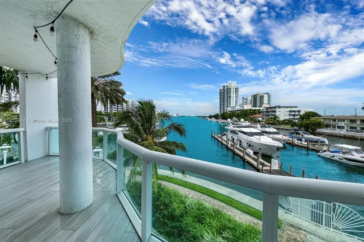7918 Harbour Island Dr # 207, North Bay Village FL 33141