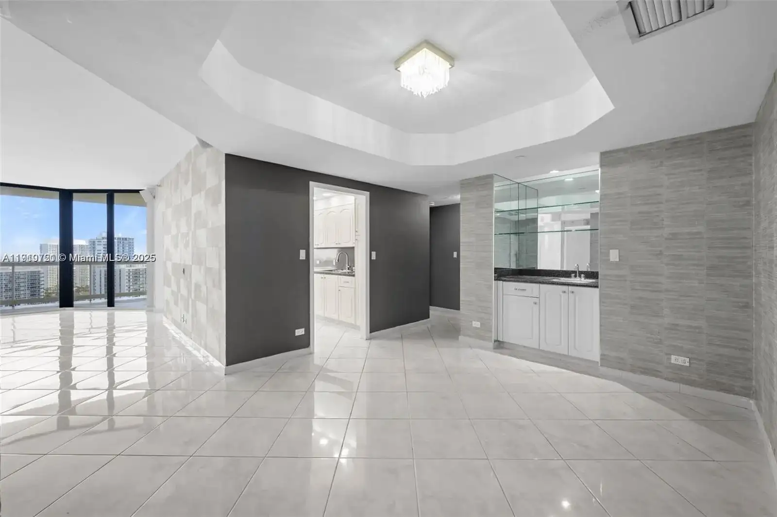 20191 E Country Club Dr, Aventura FL 33180 photo 4