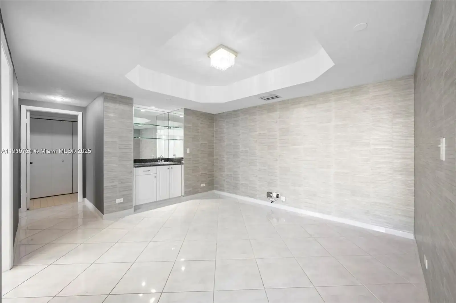 20191 E Country Club Dr, Aventura FL 33180 photo 5