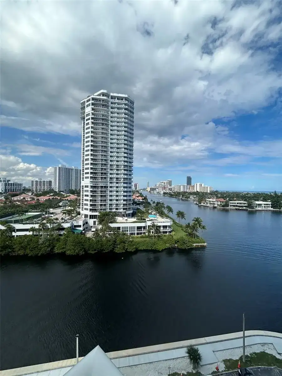 20515 E Country Club Dr # 1042, Aventura FL 33180 photo 3