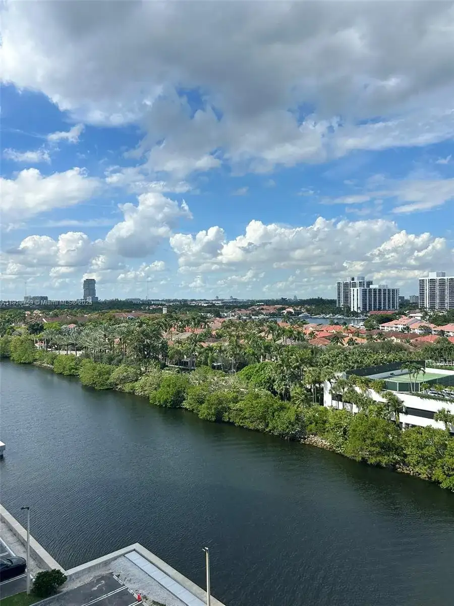 20515 E Country Club Dr # 1042, Aventura FL 33180 photo 4