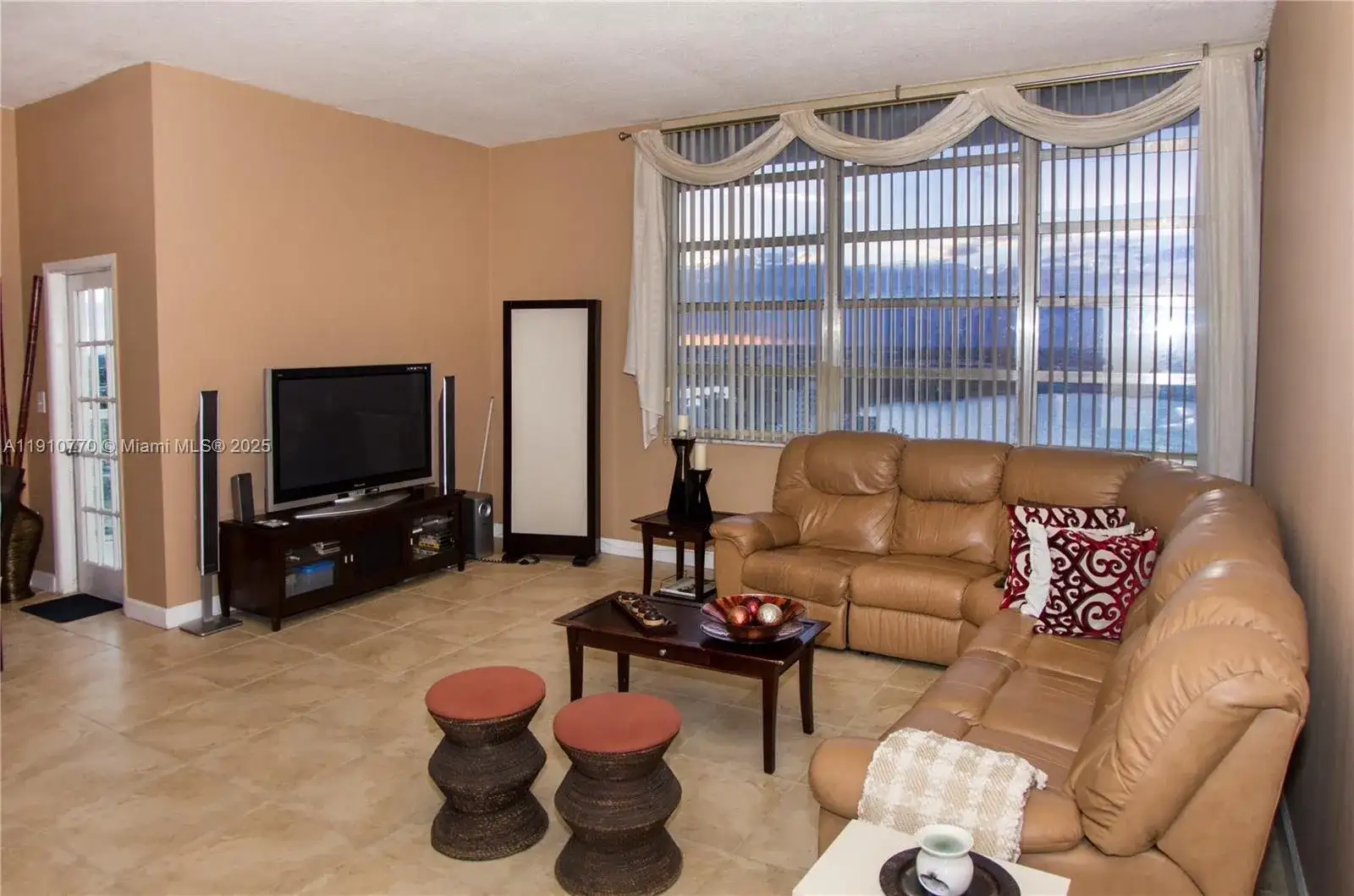 1301 NE Miami Gardens Dr # 1726W, Miami FL 33179 photo 2