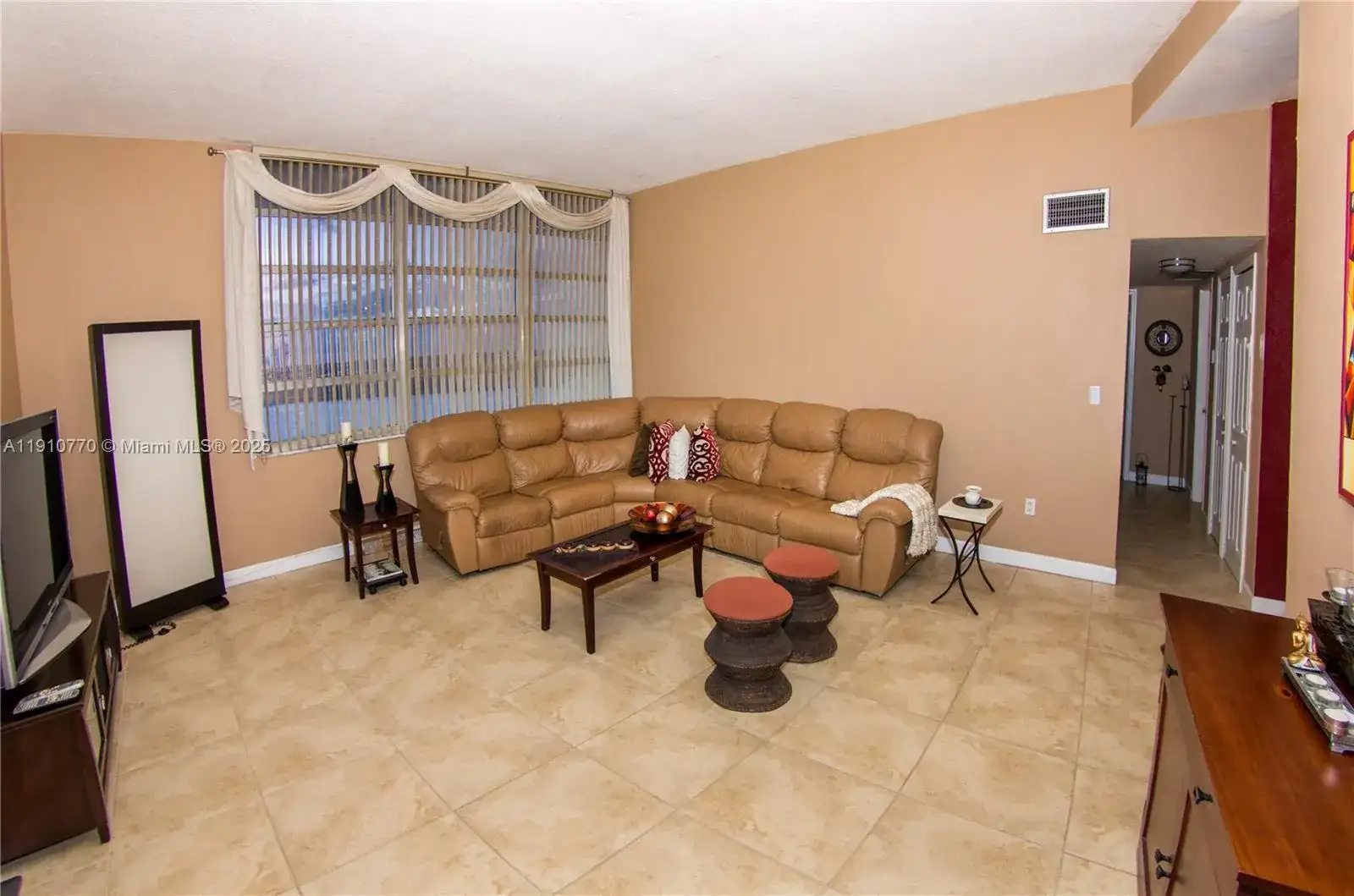 1301 NE Miami Gardens Dr # 1726W, Miami FL 33179 photo 3
