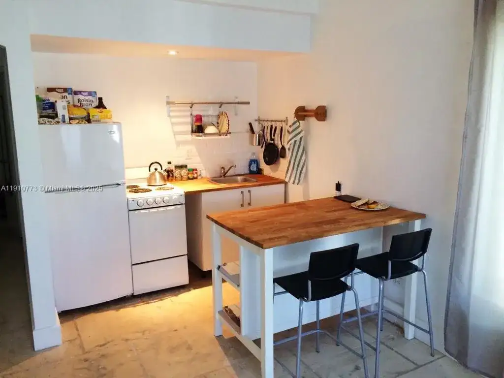 1990 Bay Dr # 7, Miami Beach FL 33141 photo 4