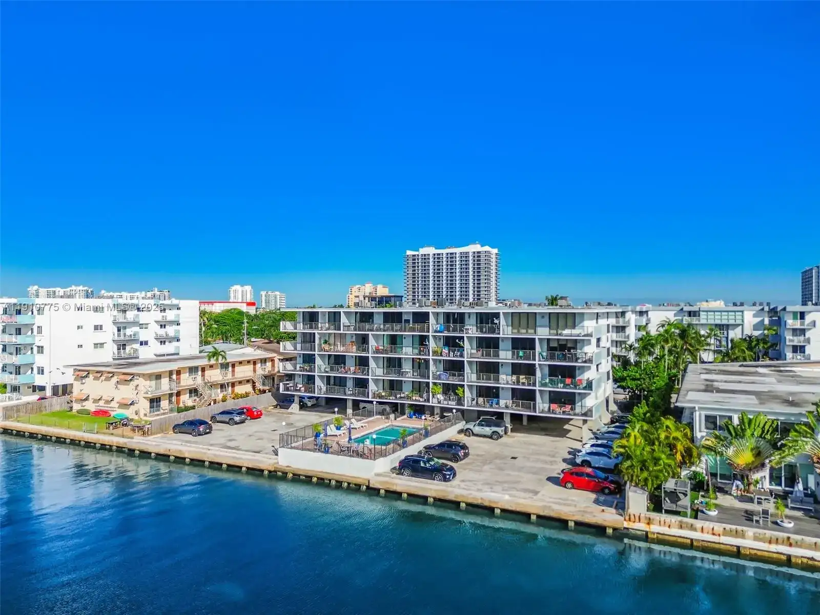 1820 S Treasure Dr # 203D, North Bay Village FL 33141 photo 2