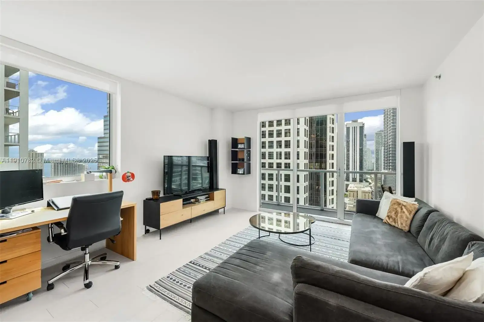 55 SE 6th St # 2610, Miami FL 33131 photo 2