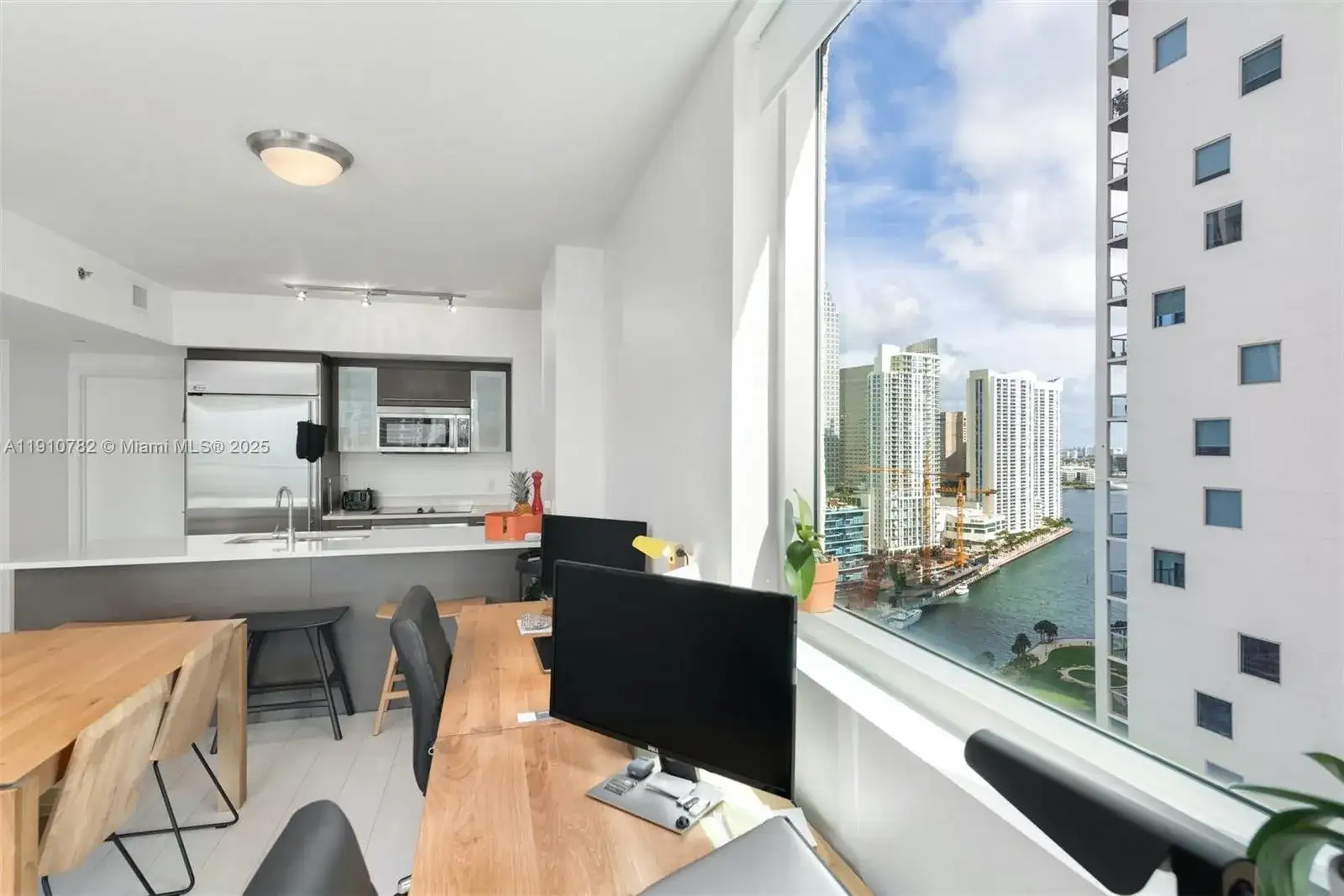 55 SE 6th St # 2610, Miami FL 33131 photo 3