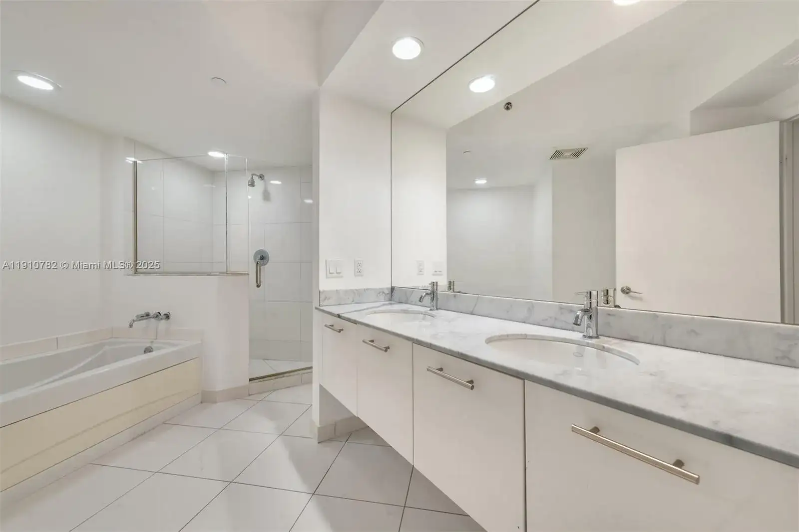 55 SE 6th St # 2610, Miami FL 33131 photo 5