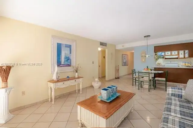 1890 W 56th St # 1423, Hialeah FL 33012 photo 3