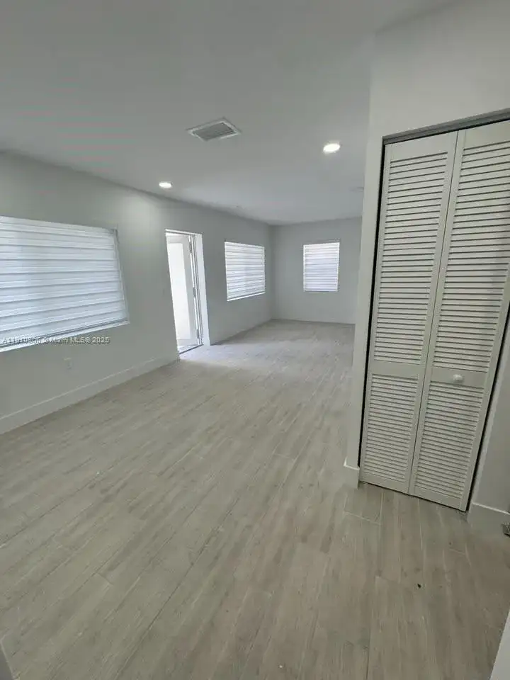 1670 SW 11th Ter, Miami FL 33135 photo 2