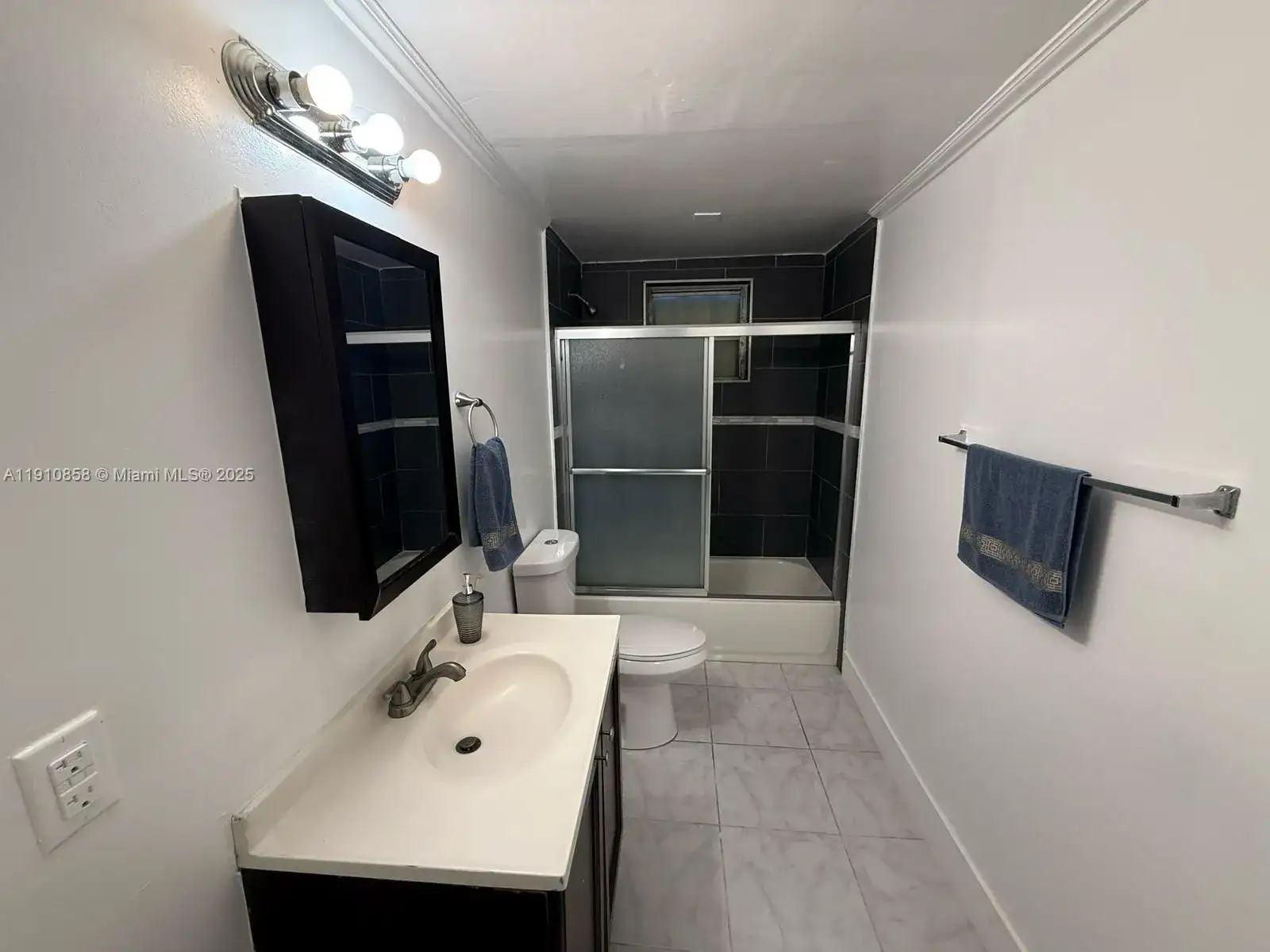 1131 SW 14th Ave # 2, Miami FL 33135 photo 3