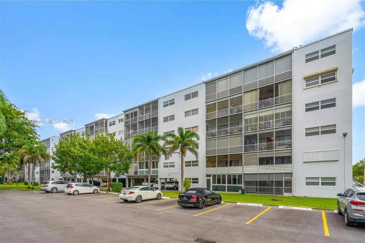 1425 Atlantic Shores Blvd # 409, Hallandale Beach FL 33009
