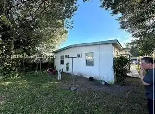 1785 NW 56th St, Miami FL 33142 photo 3