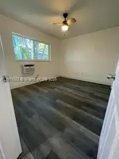 1283 NE 109th St, Miami FL 33161 photo 4