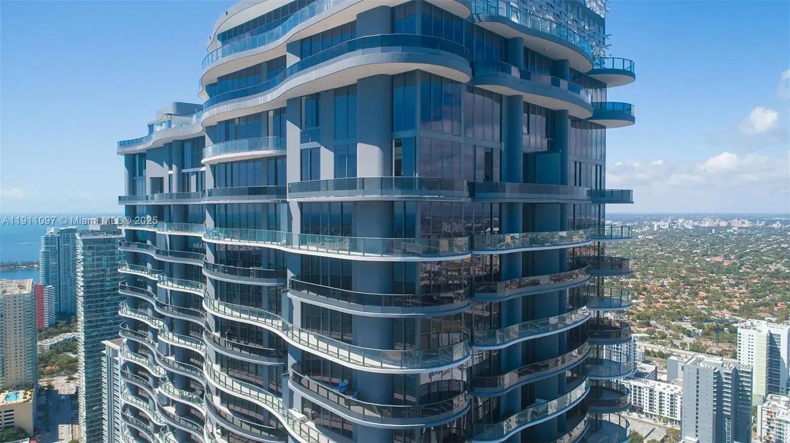 1000 Brickell Plz, Miami FL 33131 photo 2