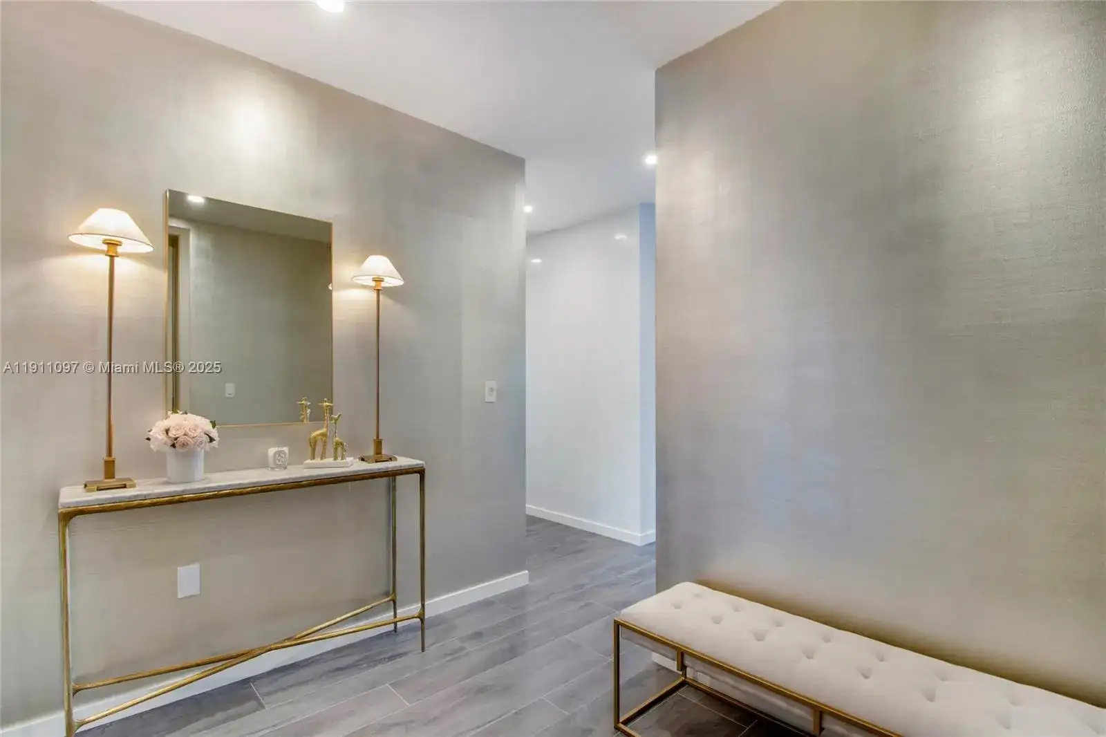 1000 Brickell Plz, Miami FL 33131 photo 4
