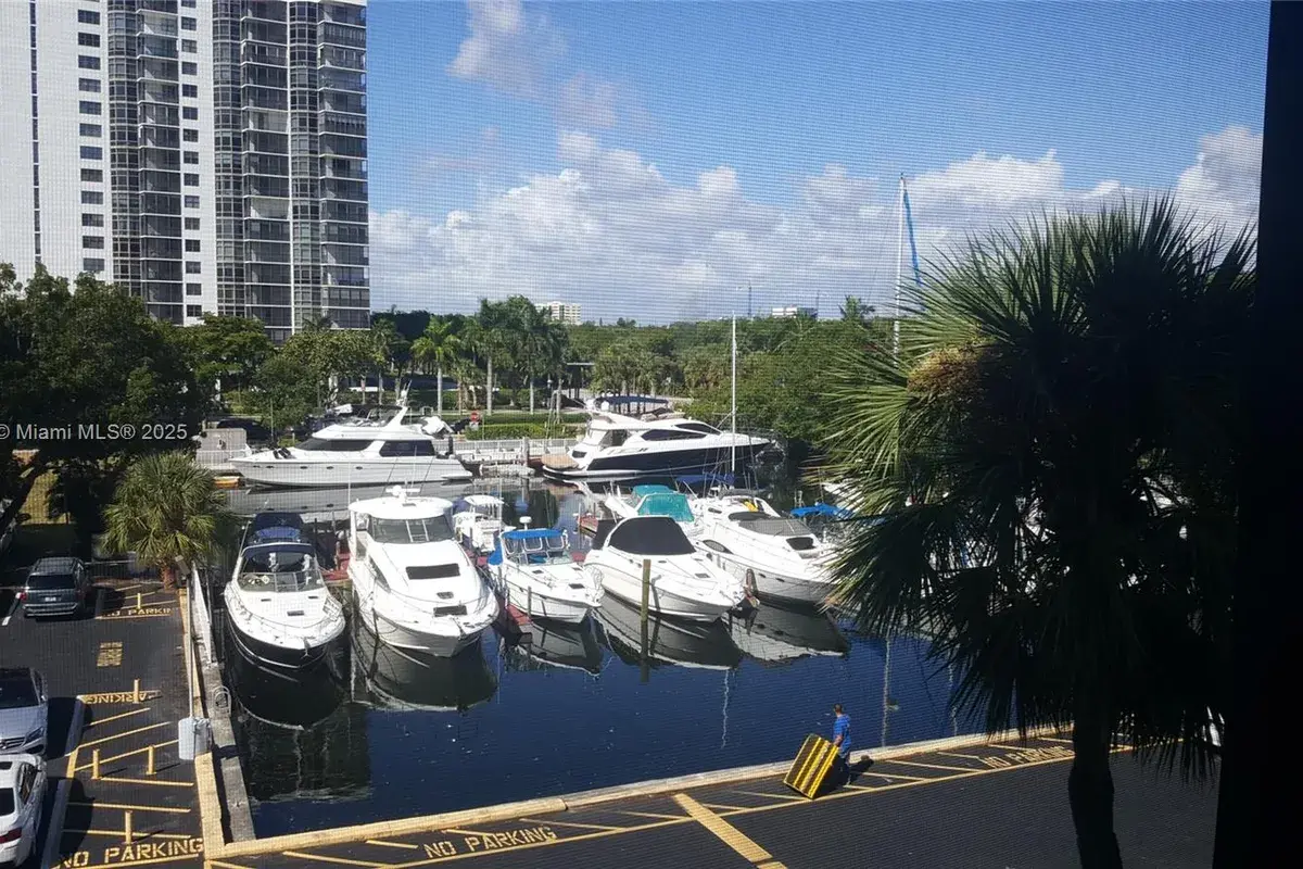 3401 N Country Club Dr # 412, Aventura FL 33180