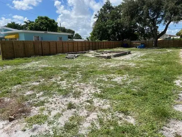 2411 Cleveland St, Hollywood FL 33020 photo 2