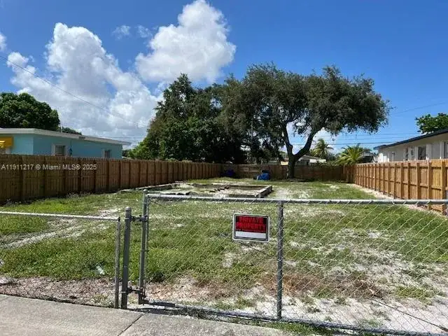 2411 Cleveland St, Hollywood FL 33020 photo 3
