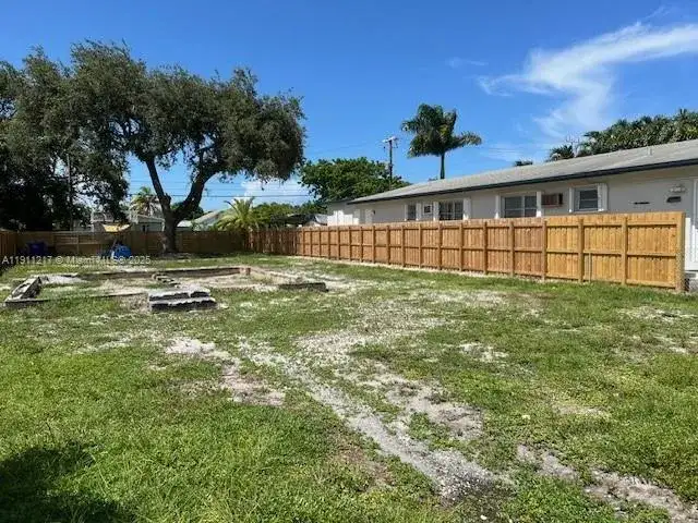 2411 Cleveland St, Hollywood FL 33020 photo 4