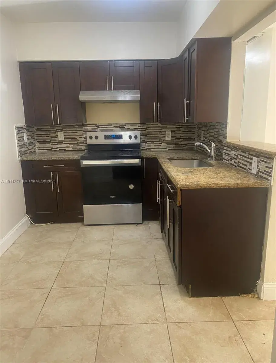 2511 NW 9th St # 0, Fort Lauderdale FL 33311